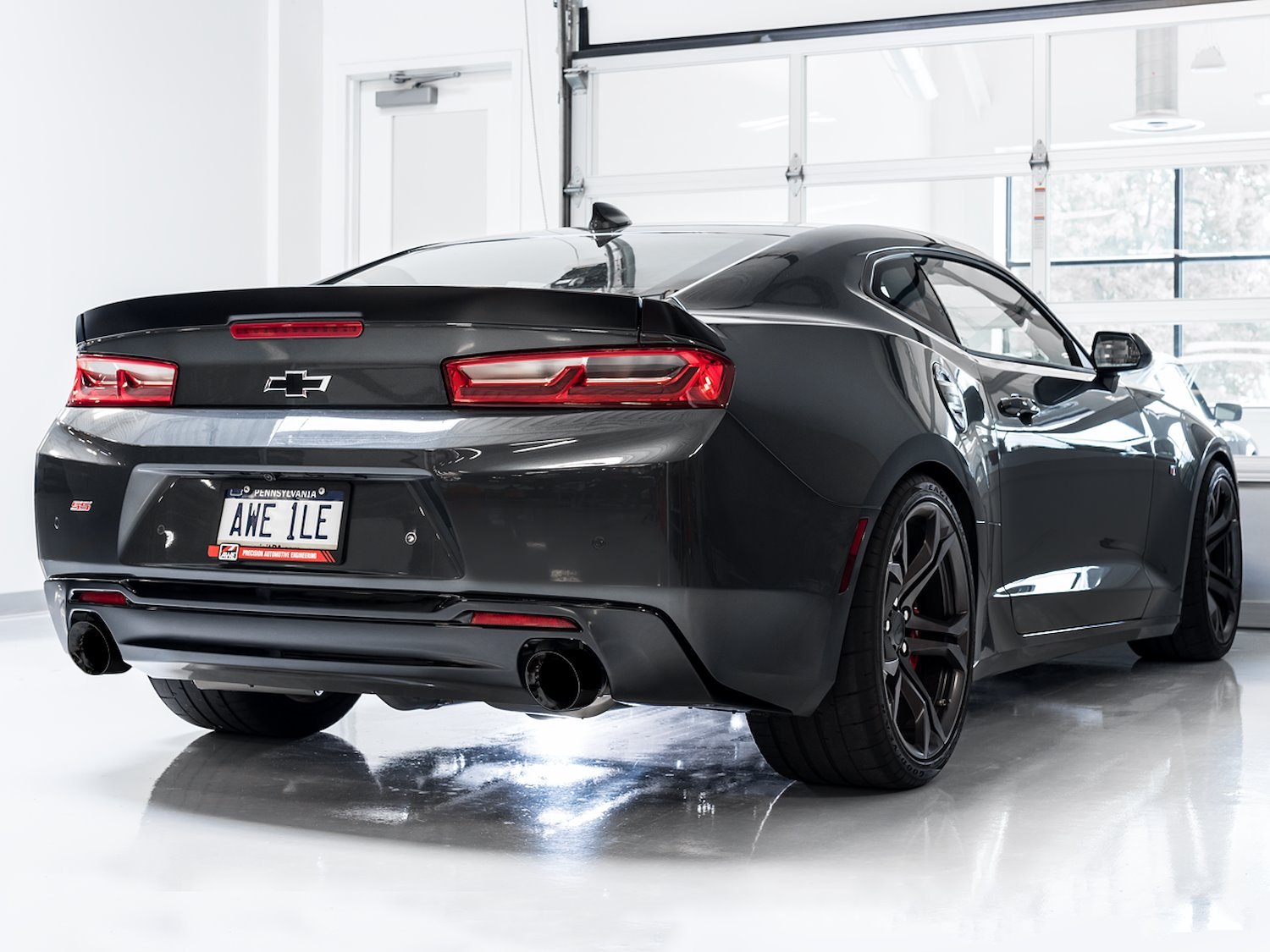 AWE Touring Edition Axle-back Exhaust for Gen6 Camaro SS - Diamond Black Tips (Dual Outlet)