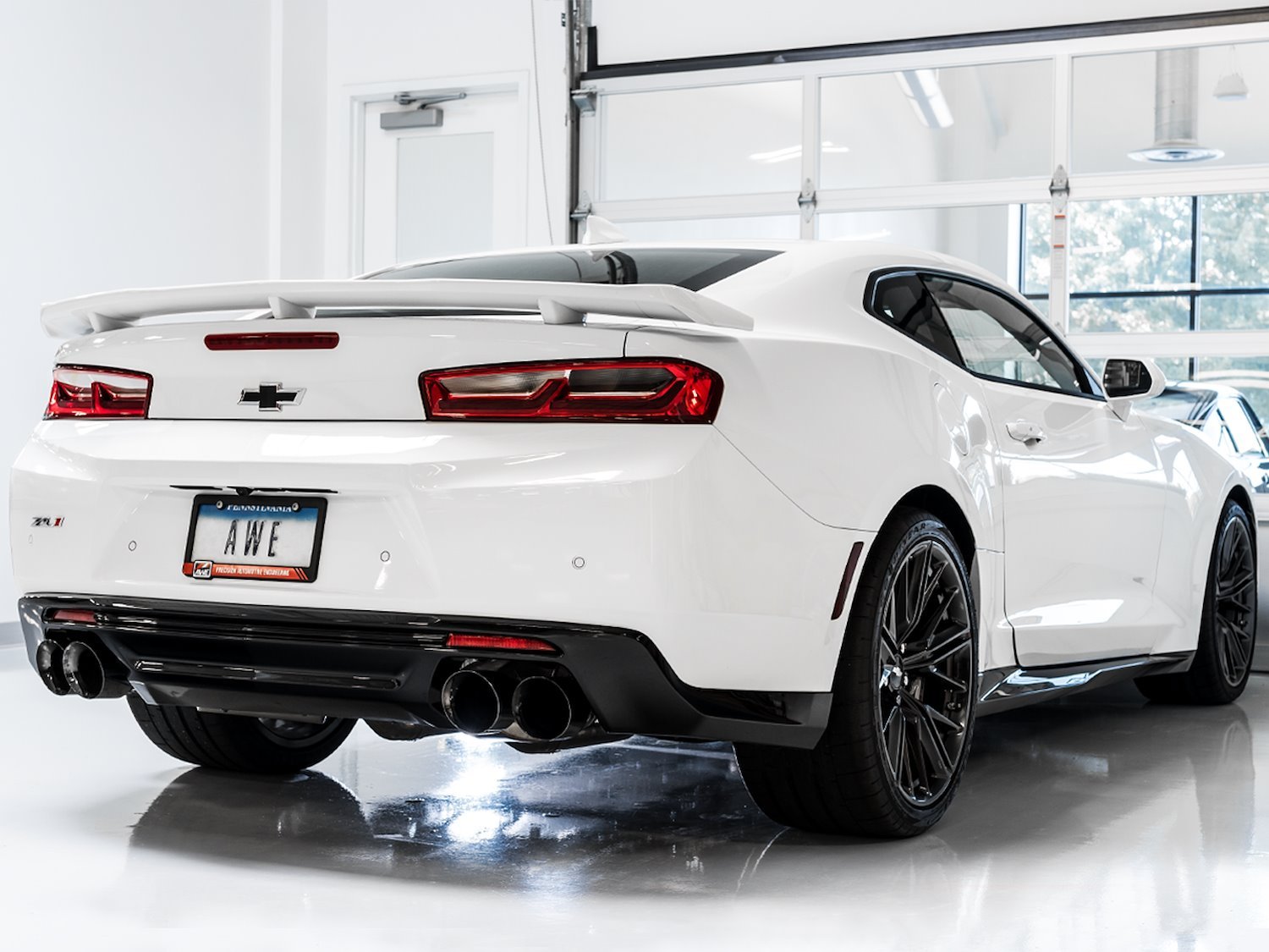 AWE Track Edition Axle-back Exhaust for Gen6 Camaro SS / ZL1 - Diamond Black Tips (Quad Outlet)