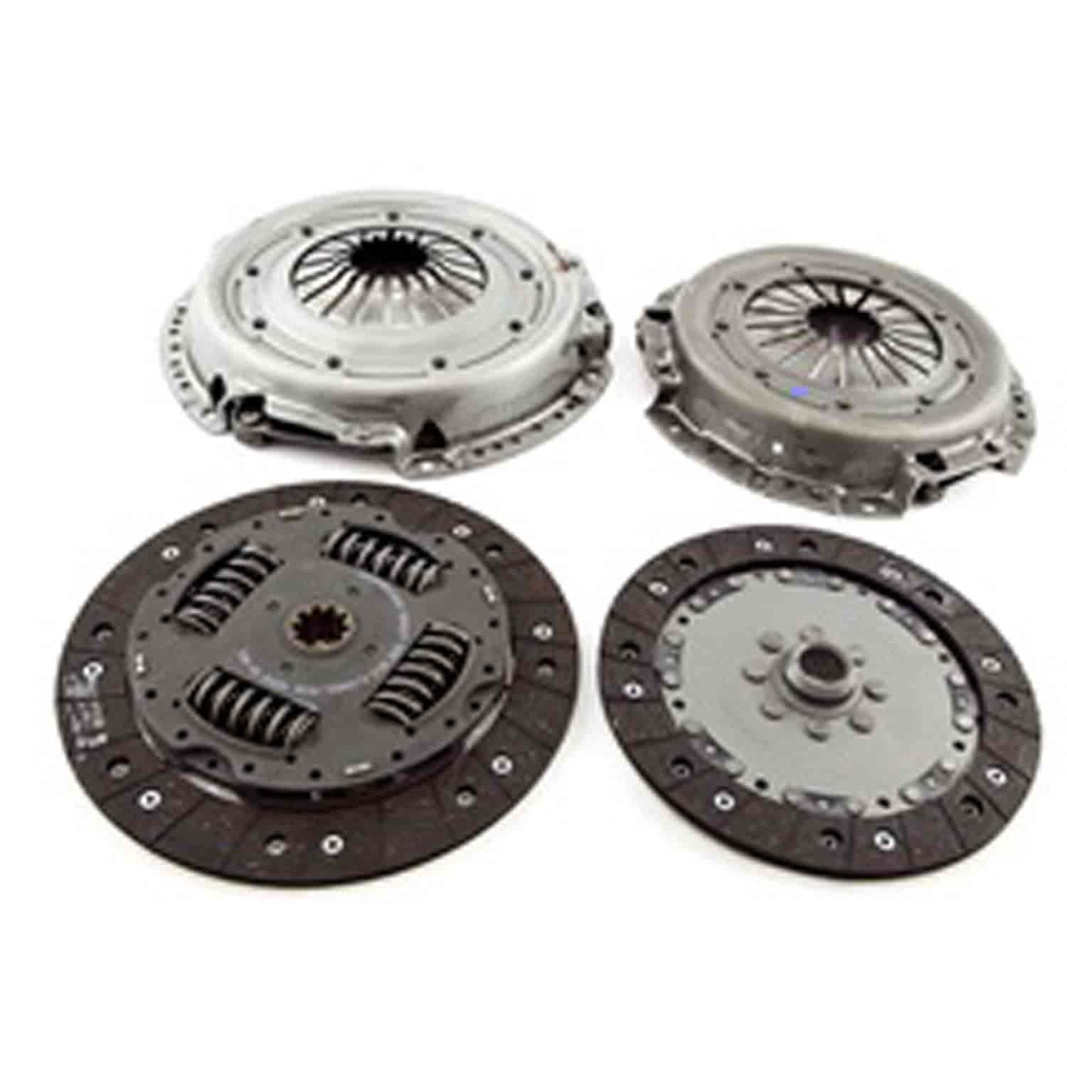 This Junior Clutch Kit from Omix-ADA fits 02-04 Jeep Libertys with a 3.7L engine.