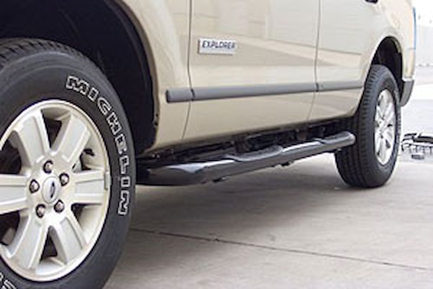 Black Powdercoated Nerf Bars 2000-2004 Nissan Frontier Short Bed Crew Cab